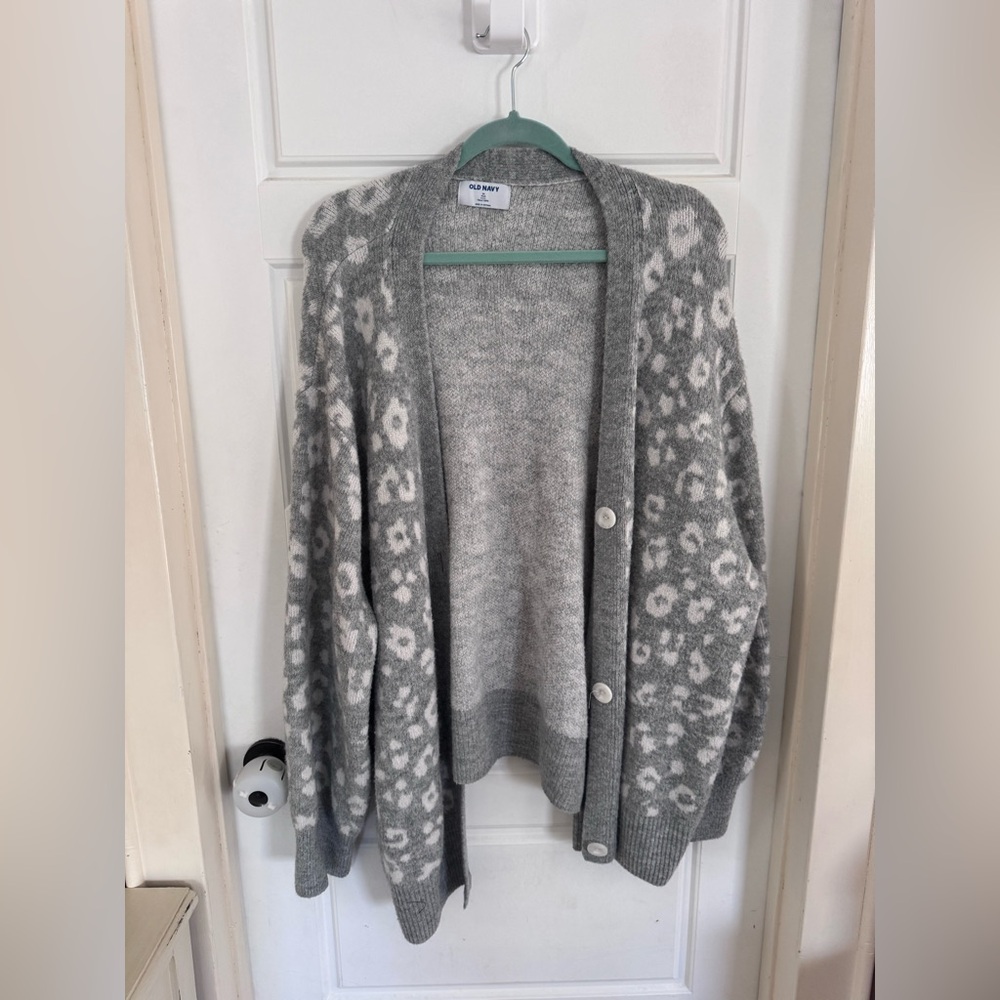 Old Navy Gray and White Leopard Open Cardigan